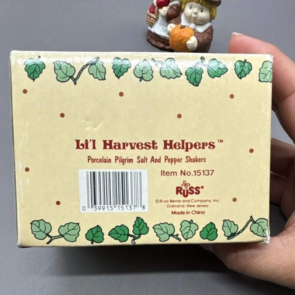RUSS Li'l Harvest Helpers Porcelain Pilgrim Salt & Pepper Shakers Set 15137